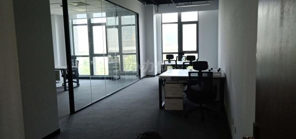 亦庄京东总部轻轨旁 花园式办公 送装修347平